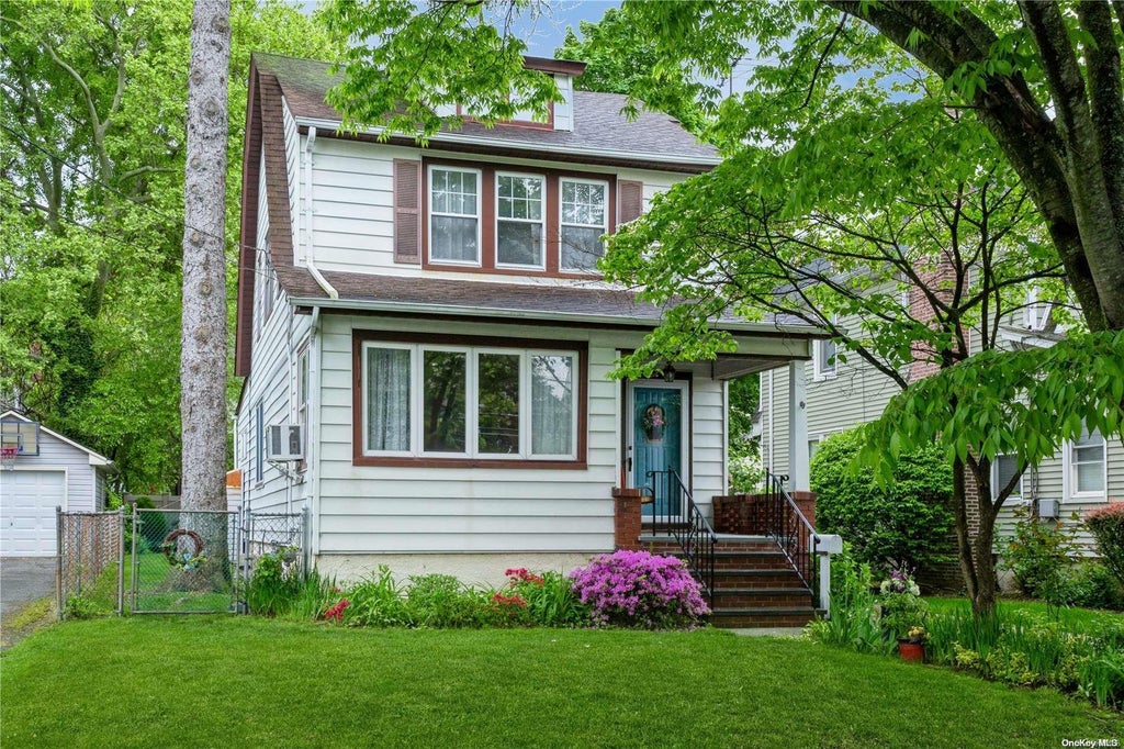 1 of 1 - 28 Linmouth Road, Malverne, NY