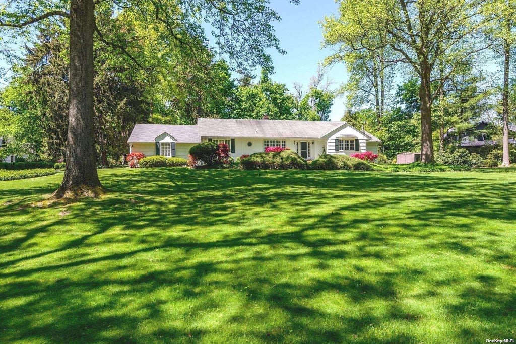 1 of 1 - 1 Winding Way, Locust Valley, NY