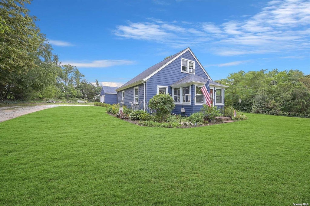 1 of 1 - 2570 Main Road, Laurel, NY