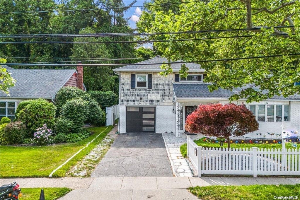 1 of 1 - 34 Newport Drive, Hewlett, NY