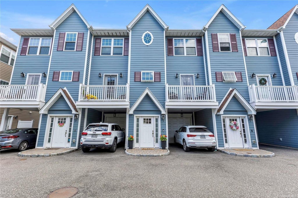 1 of 1 - 9 Hearthstone Court # 9, Farmingdale, NY