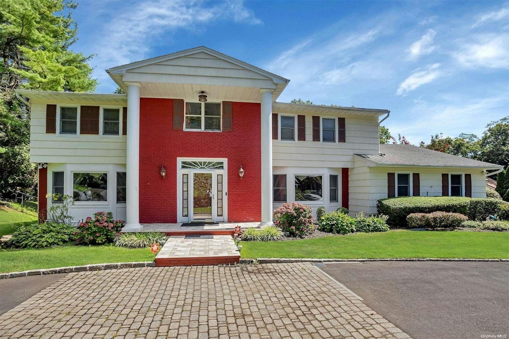 1 of 1 - 8 Croydon Court, Dix Hills, NY
