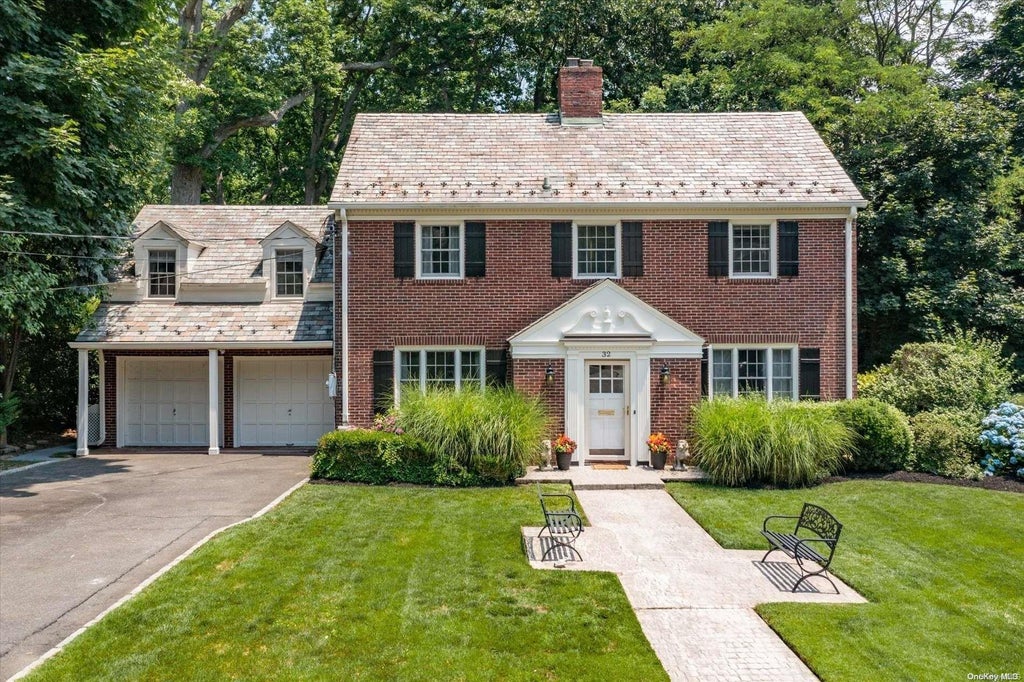 1 of 1 - 32 Strickland Place, Manhasset, NY