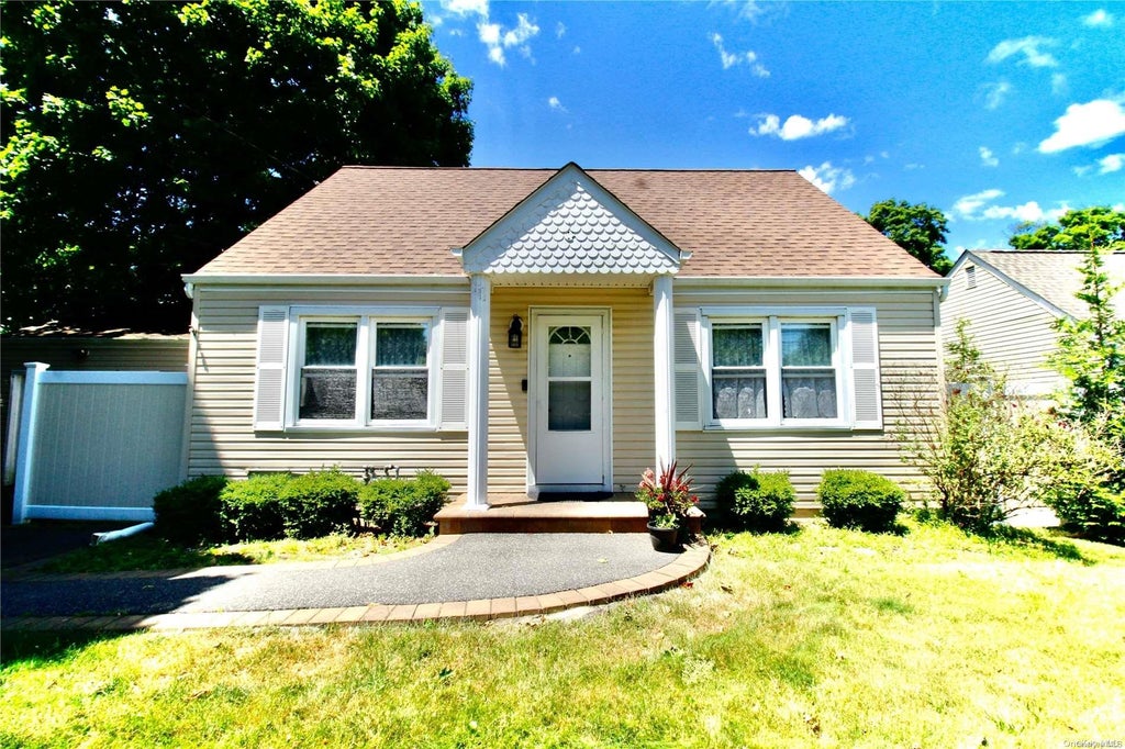 1 of 1 - 2445 New York Avenue, Melville, NY