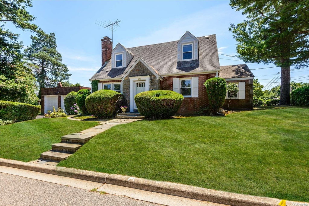 1 of 1 - 175 North St., Locust Valley, NY