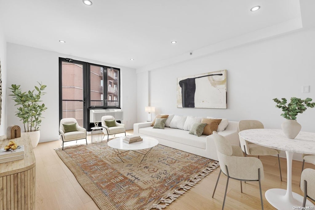 1 of 1 - 116-17 Grosvenor Lane # 7a, Kew Gardens, NY