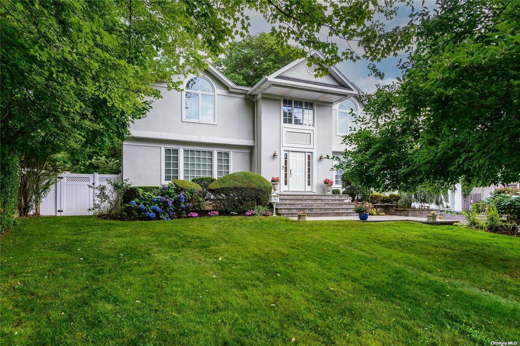 1 of 1 - 98 Crescent Drive, Albertson, NY