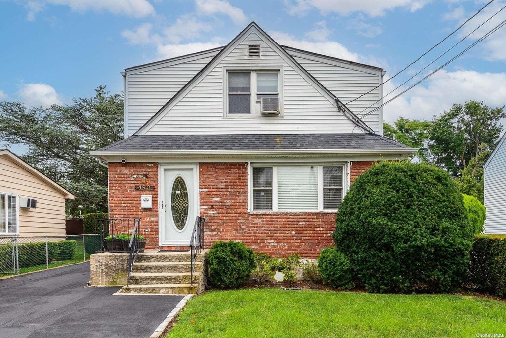 1 of 1 - 490 Pennsylvania Avenue, Williston Park, NY