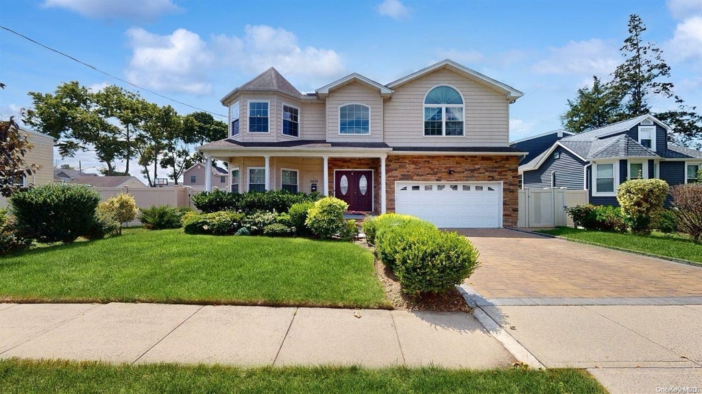 1 of 1 - 2428 Aberdeen St., East Meadow, NY