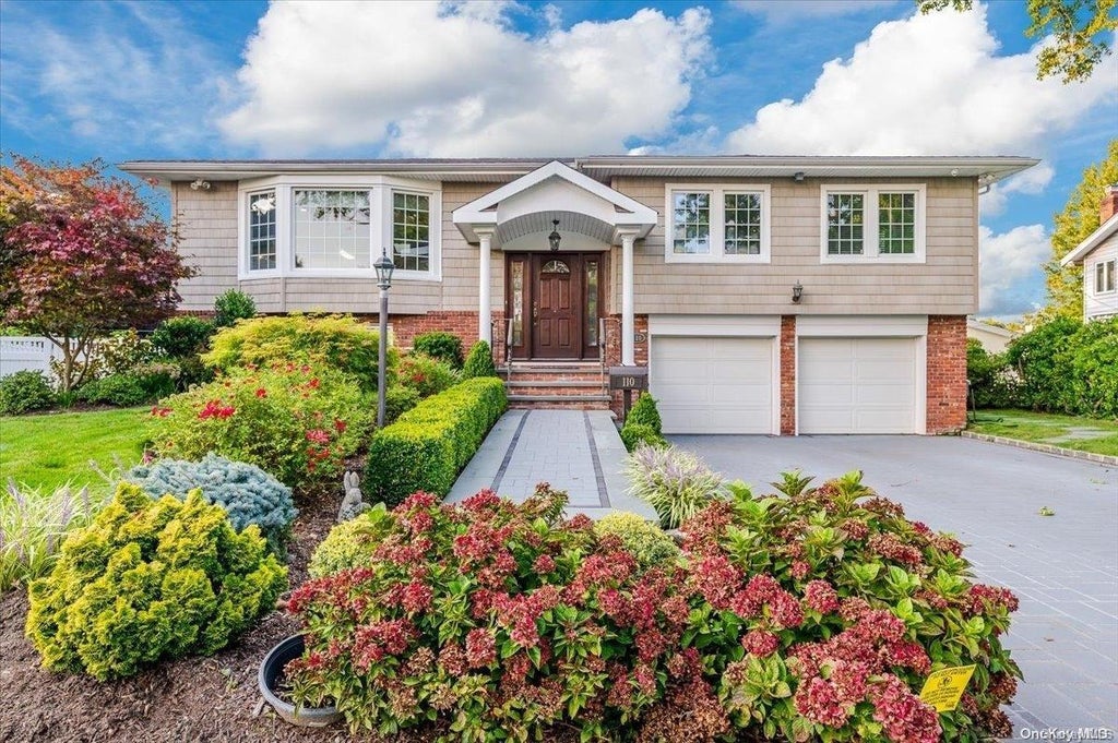 1 of 1 - 110 Country Village Court, Manhasset Hills, NY