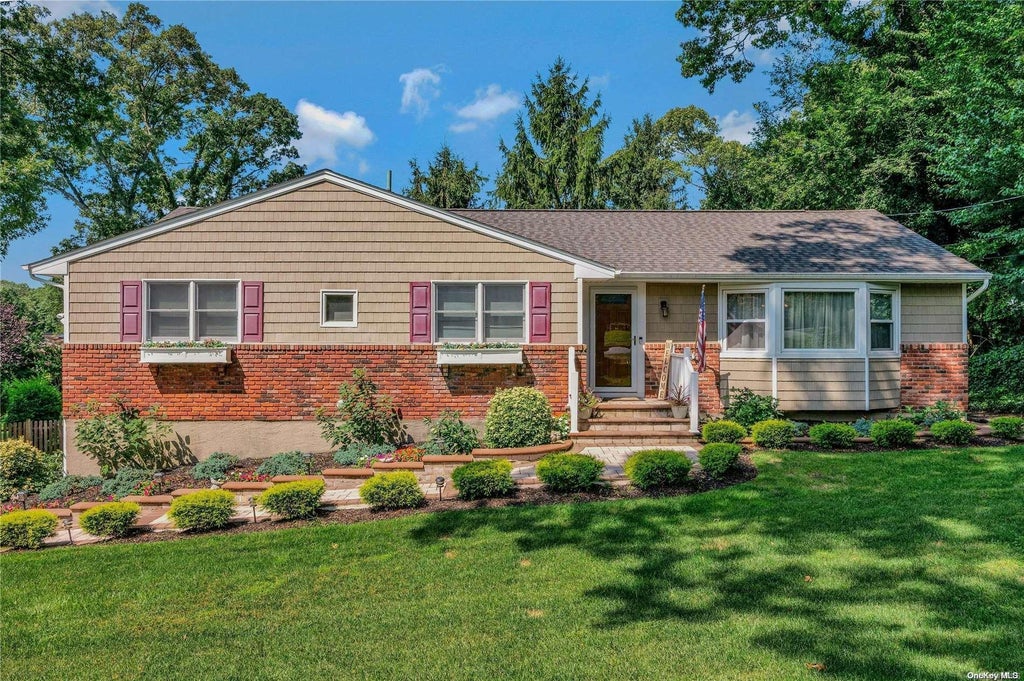1 of 1 - 6 Somerset Lane, East Setauket, NY