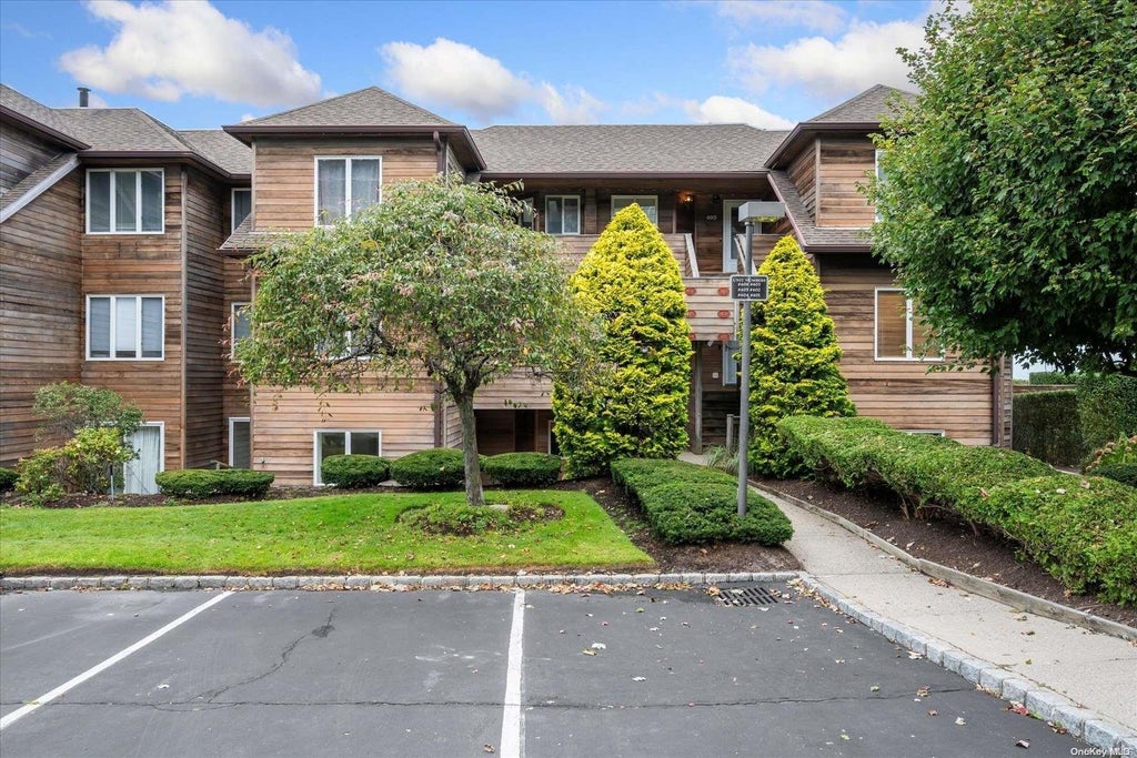 1 of 1 - 404 Fox Hill Drive # 404, Calverton, NY