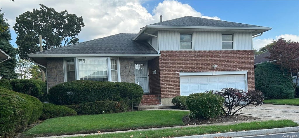1 of 1 - 711 Steven Court, East Meadow, NY