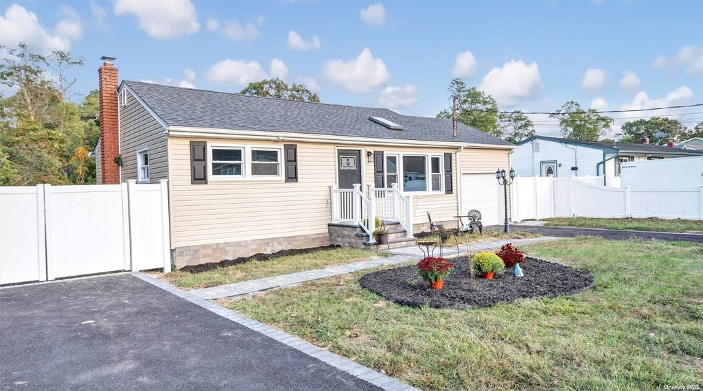 1 of 1 - 27 Sorrel Drive, Shirley, NY