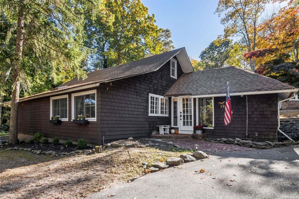 1 of 1 - 10 Overhill Road, Shoreham, NY
