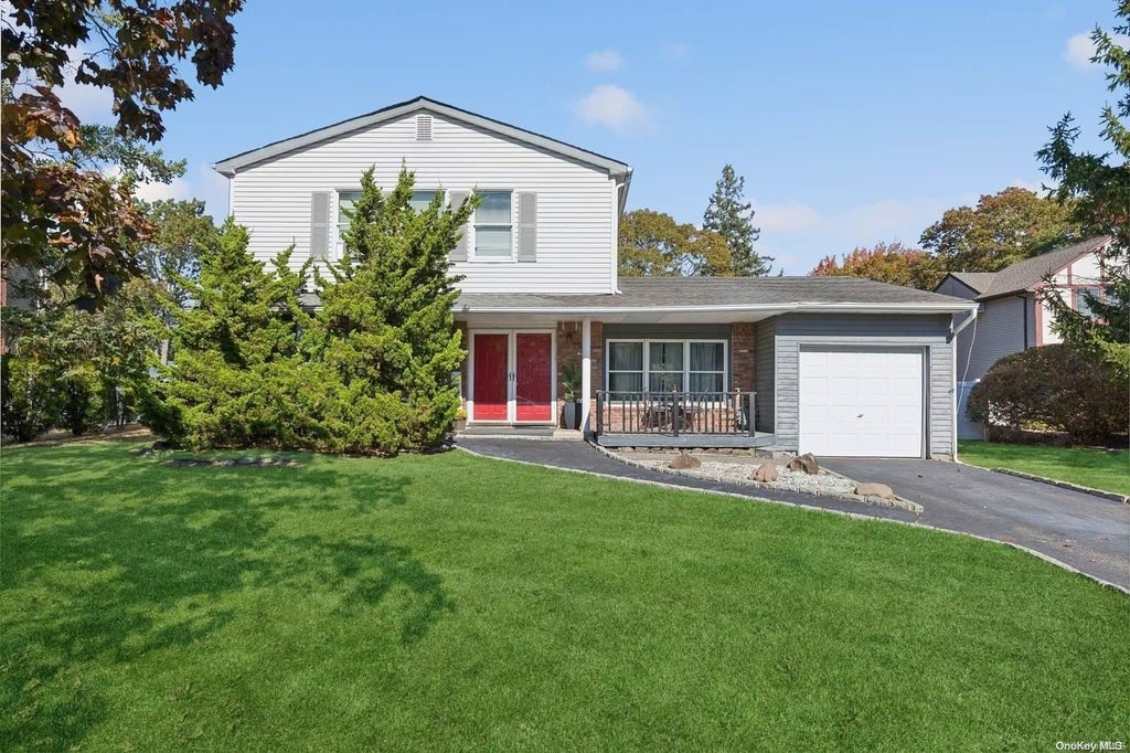 1 of 1 - 11 Placid Court, Holbrook, NY