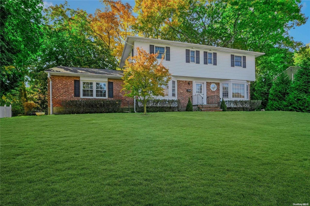 1 of 1 - 18 Kingfisher Drive, Smithtown, NY