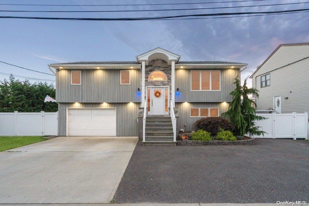 1 of 1 - 3570 Widgeon Place, Seaford, NY