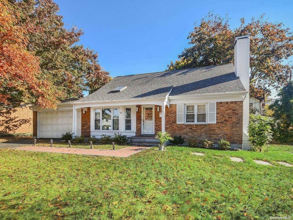 1 of 1 - 20 Darby Place, Glen Head, NY