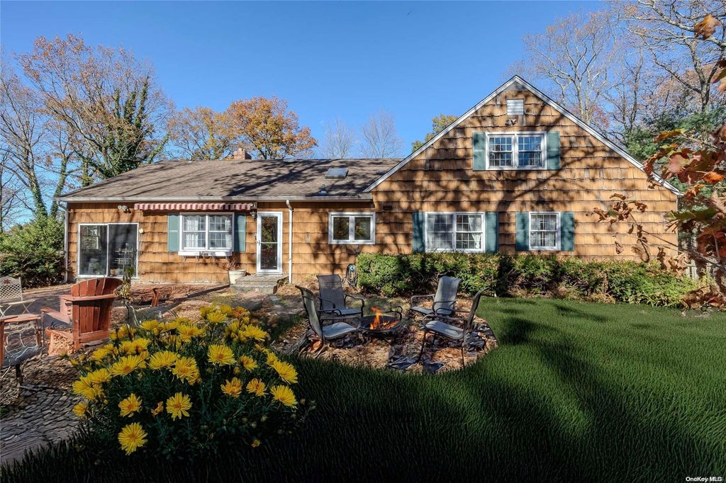 1 of 1 - 12 Woods Court, Huntington, NY