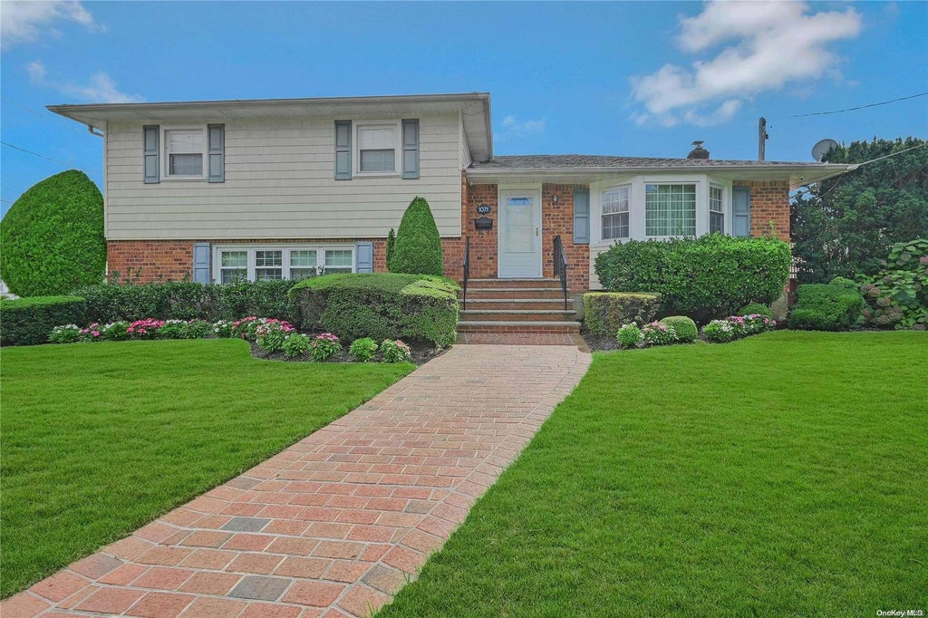 1 of 1 - 1071 Delmar Avenue, Franklin Square, NY