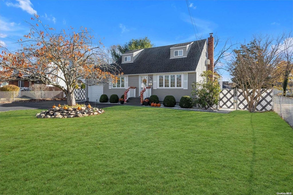 1 of 1 - 17 Berard Boulevard, Oakdale, NY