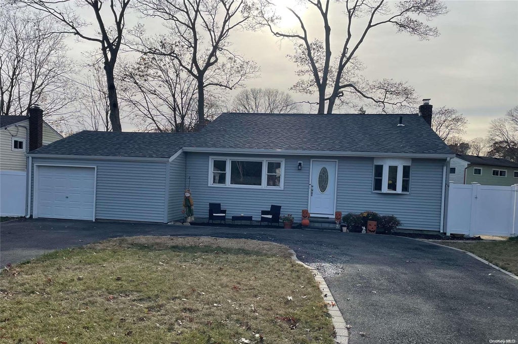 1 of 1 - 82 Terry Road, Smithtown, NY