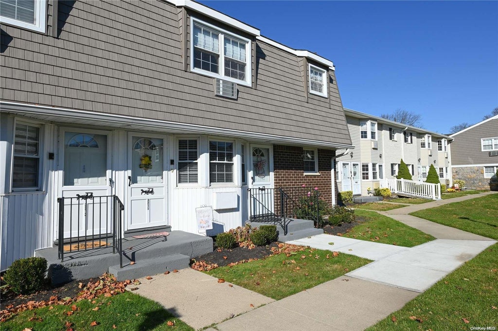 1 of 1 - 3213 Wilshire Lane # 3213, Oakdale, NY