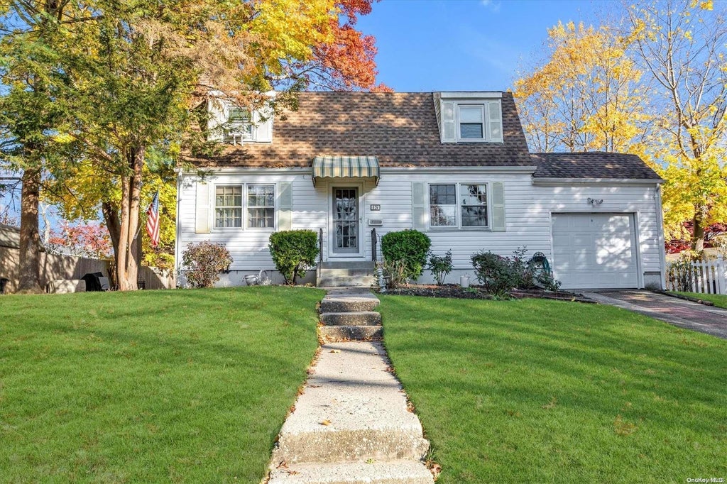 1 of 1 - 15 Georgetown Place, Smithtown, NY