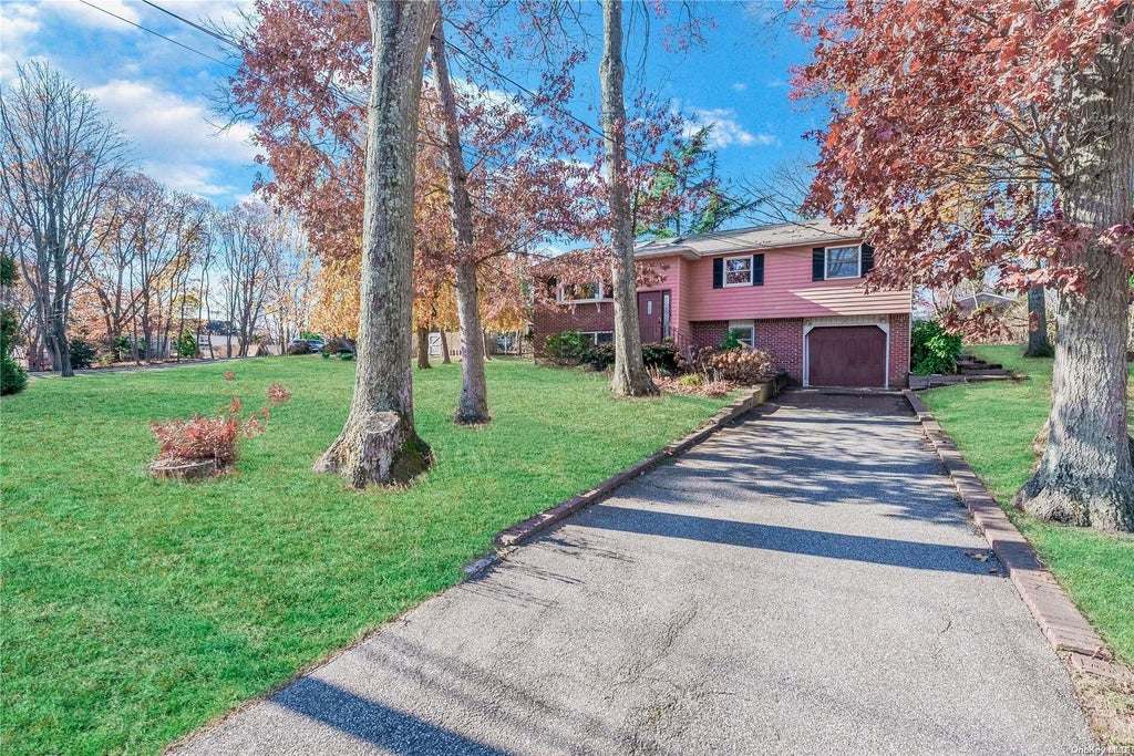 1 of 1 - 26 White Oak Drive, Smithtown, NY