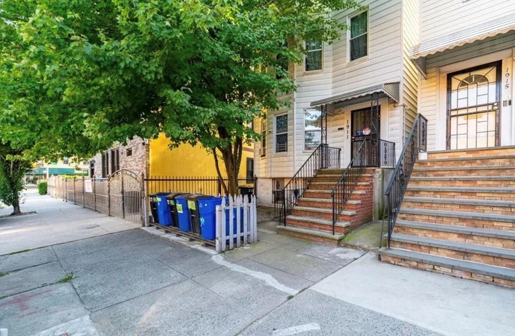 1 of 1 - 1911 Matthews Avenue, Bronx, NY