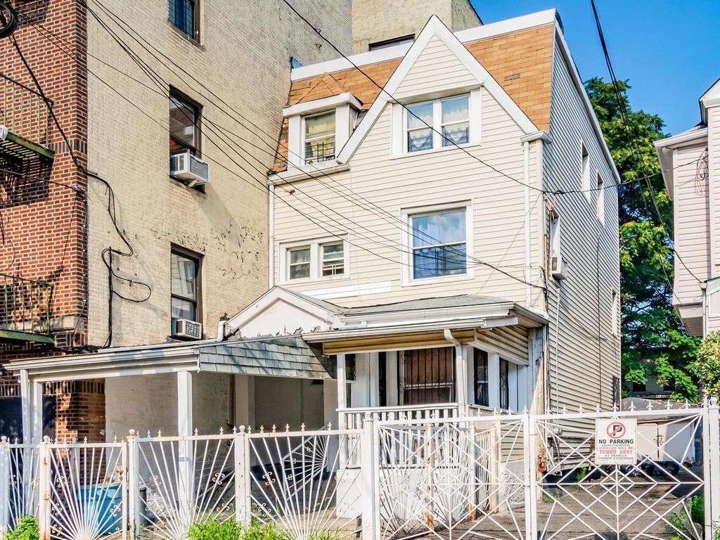 1 of 1 - 1696 Monroe Avenue, Bronx, NY