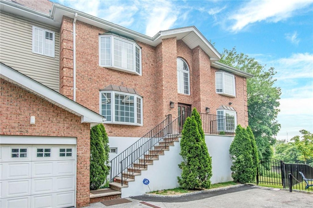 1 of 1 - 740 Pelham Road, New Rochelle, NY