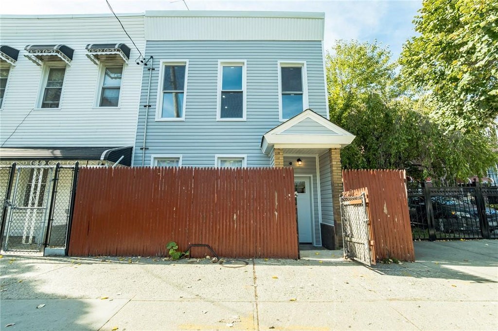 1 of 1 - 1049 Tiffany St., Bronx, NY