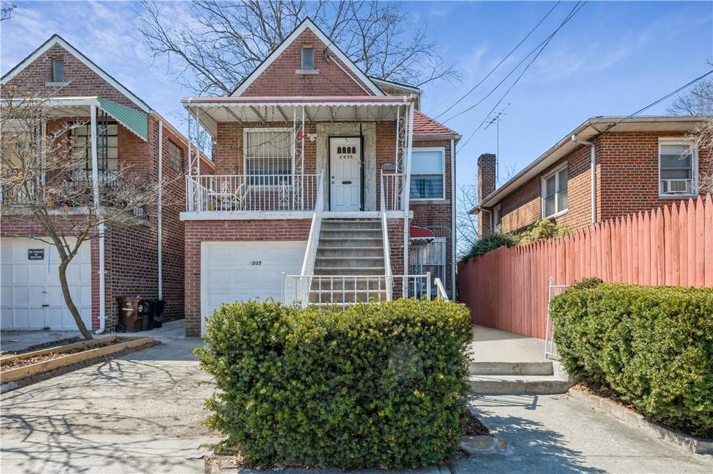 1 of 1 - 2035 Paulding Avenue, Bronx, NY