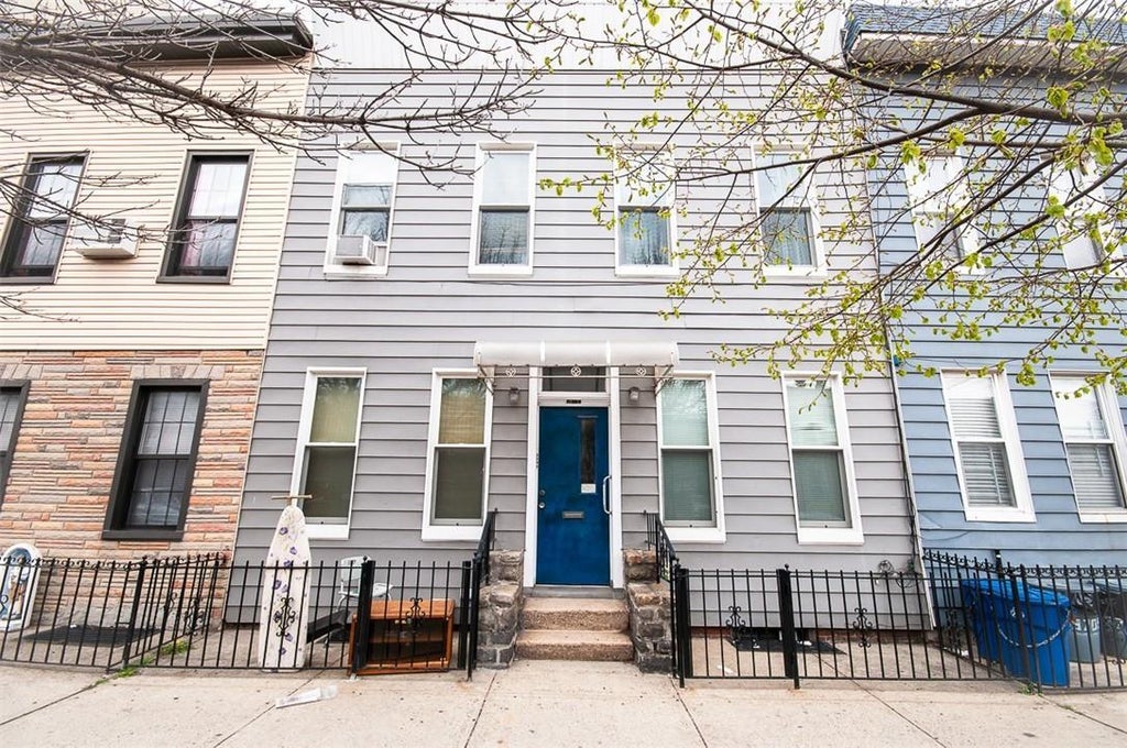 1 of 1 - 3707 23rd Avenue, Astoria, NY
