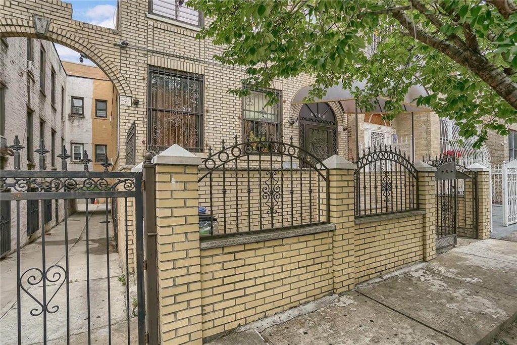 1 of 1 - 1435 Nelson Avenue, Bronx, NY