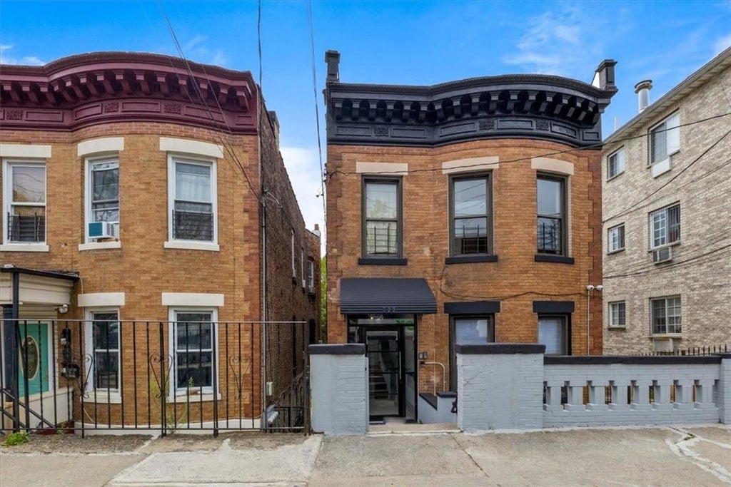 1 of 1 - 622 Mead St., Bronx, NY
