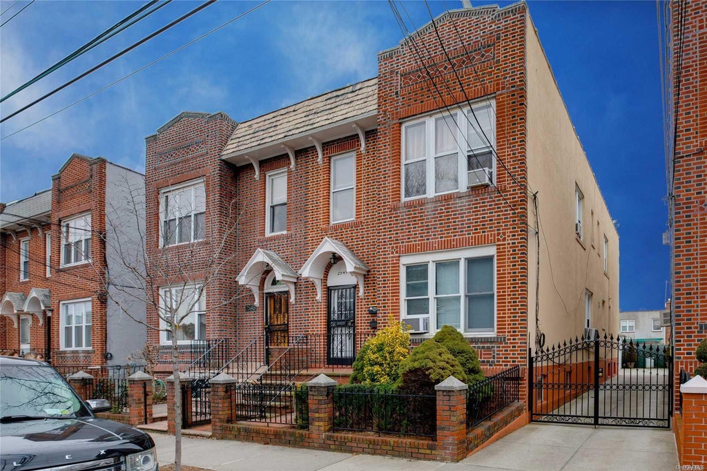 1 of 1 - 25-45 46th St., Astoria, NY