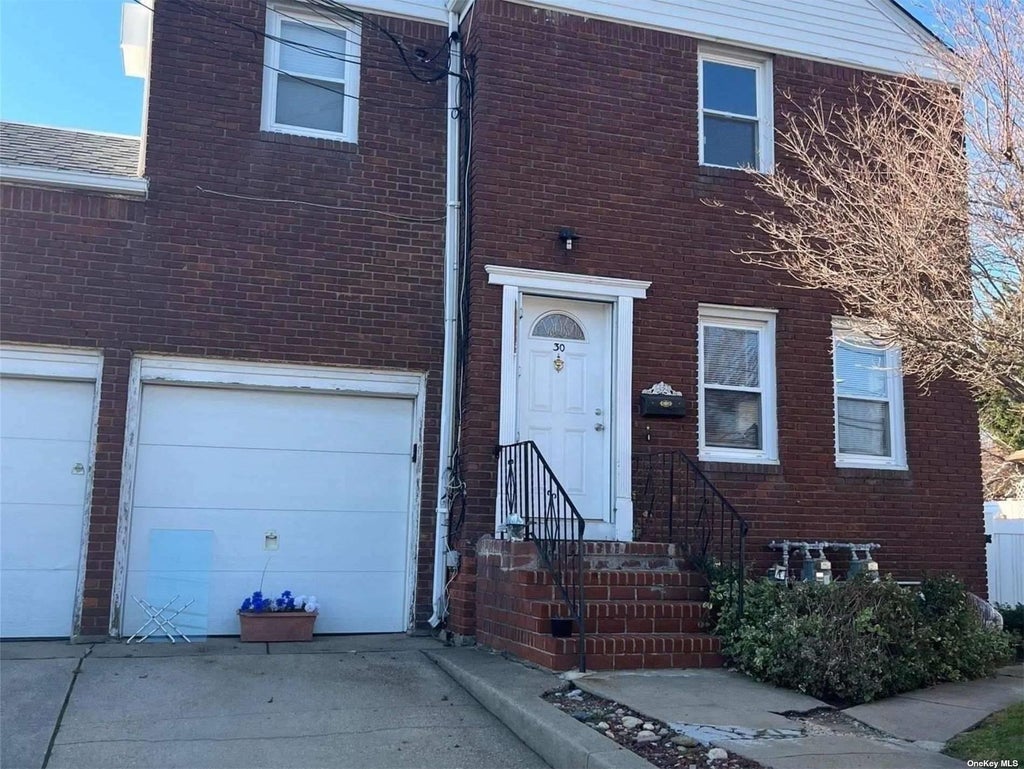 1 of 1 - 30 Long Beach Road 2nd Fl, Rockville Centre, NY