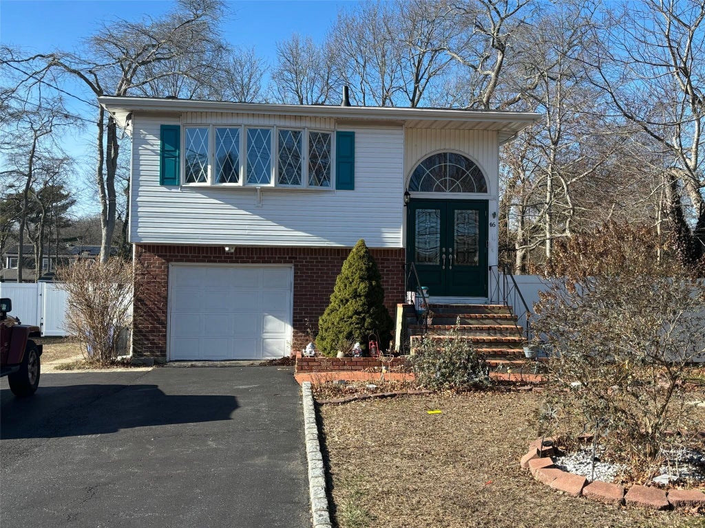 1 of 1 - 46 Lincoln Drive, Oakdale, NY