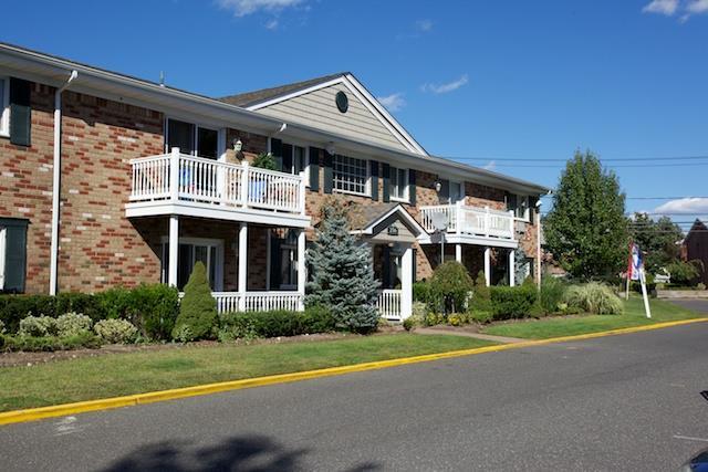 1 of 1 - 196 Lakeland Avenue # E4, Sayville, NY