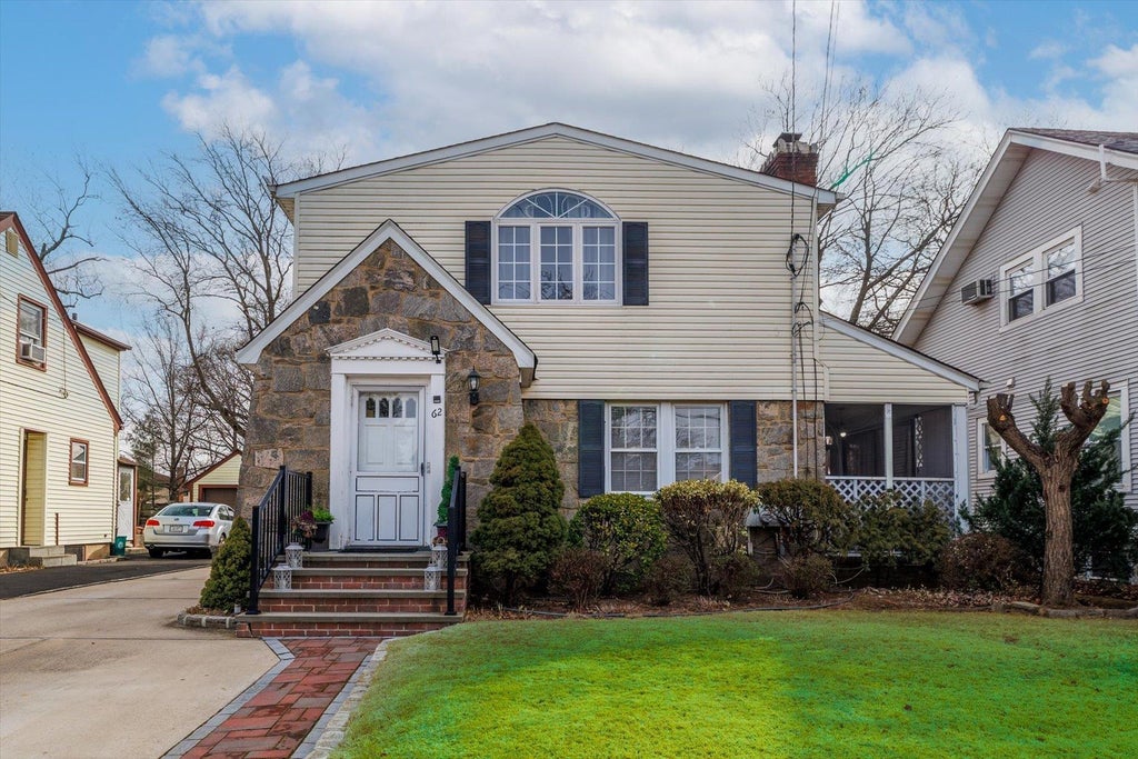 1 of 1 - 62 Buckingham Place # 1st Fl, Lynbrook, NY