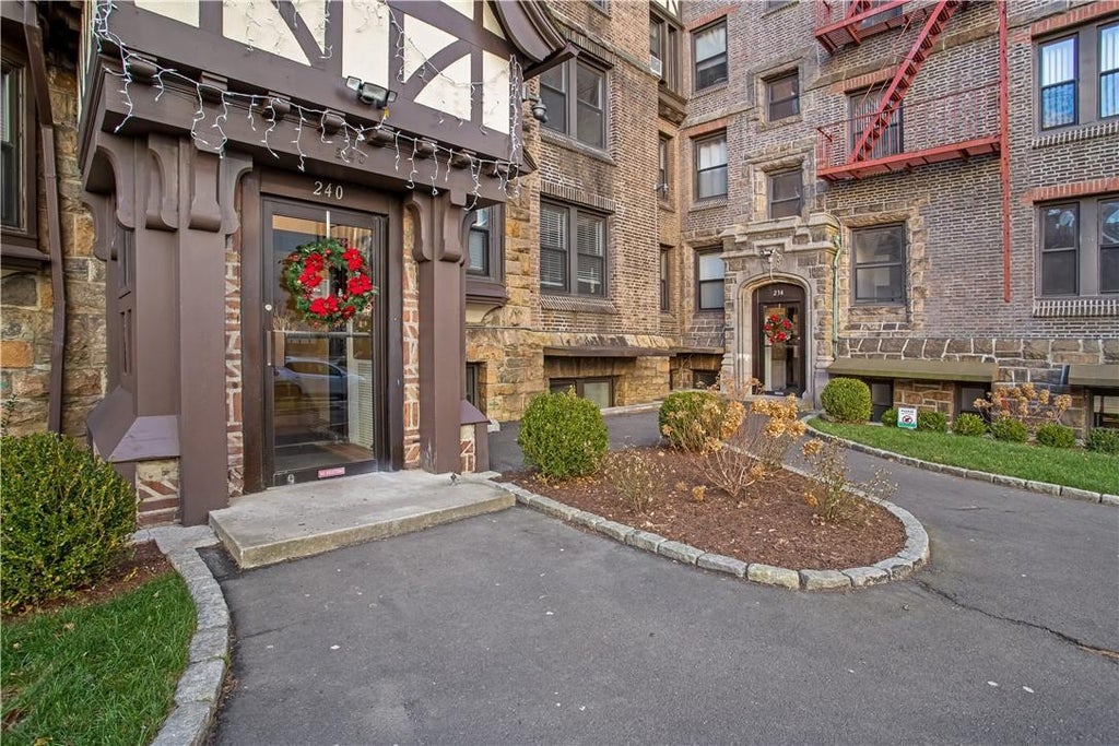 1 of 1 - 240 Martine Avenue # G, White Plains, NY