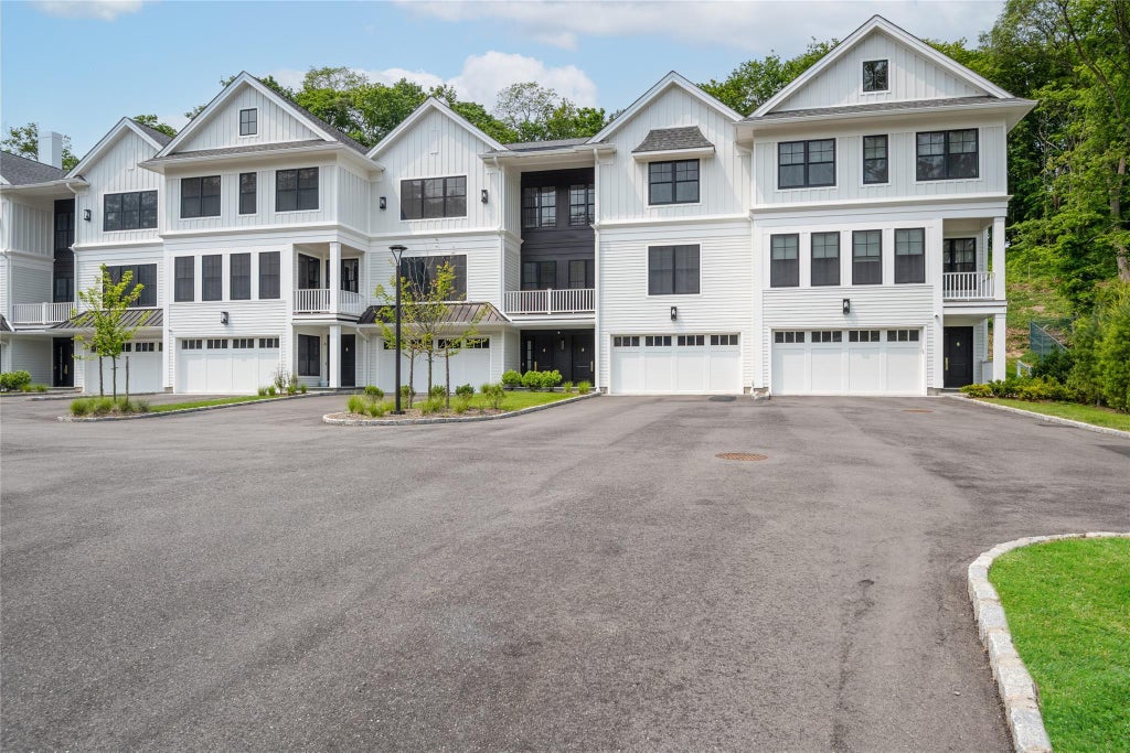 1 of 1 - 133 Spring Road 4, Huntington, NY