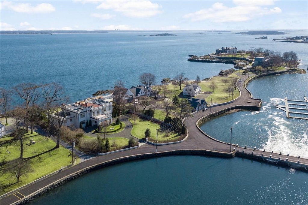 1 of 1 - 106 Premium Point Road, Larchmont, NY
