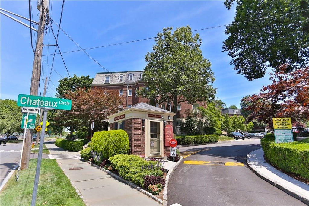 1 of 1 - 8 Chateaux Circle # 8j, Scarsdale, NY
