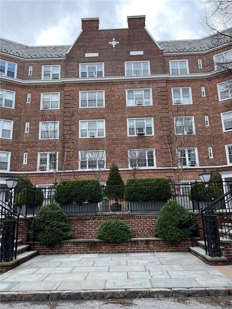 1 of 1 - 5 Midland Gardens # 1l, Bronxville, NY