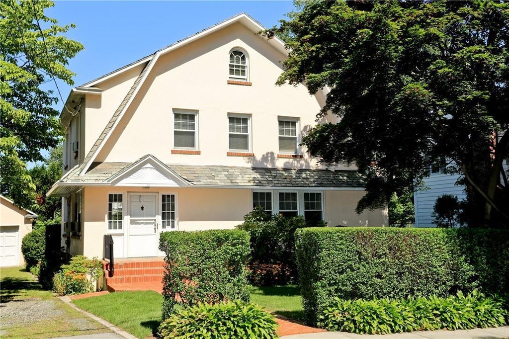 1 of 1 - 10 Centre Avenue, Larchmont, NY
