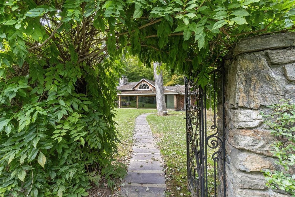 1 of 1 - 176 Honey Hollow Road, Pound Ridge, NY